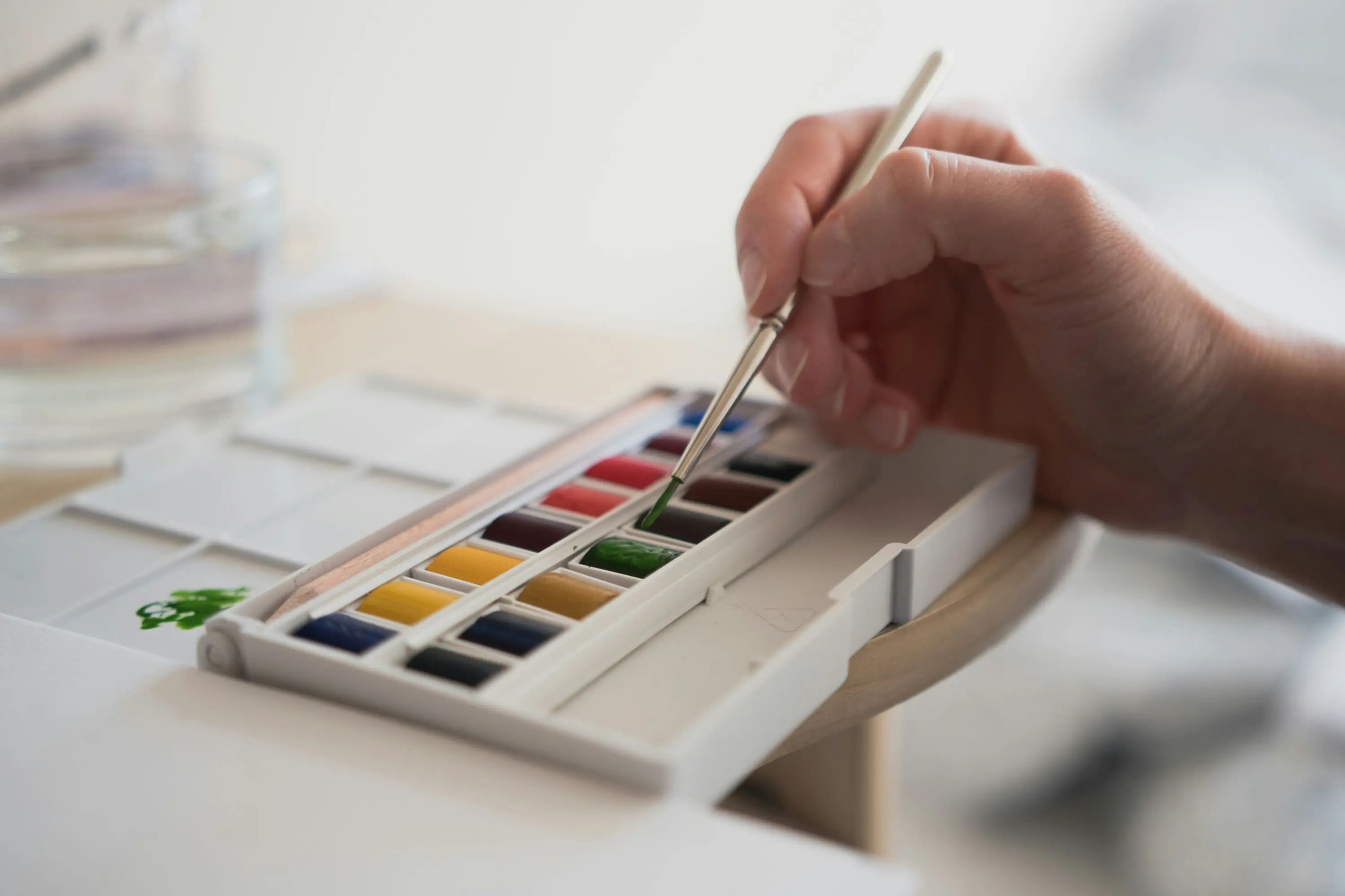 Aquarelle abstraite colorée illustrant les créations proposées sur la plateforme pour la catégorie Aquarelle